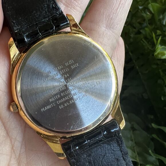 VTG Armitron Peanuts Characters watch GoldTone Black Leather Strap Needs Battery - Picture 13 of 16